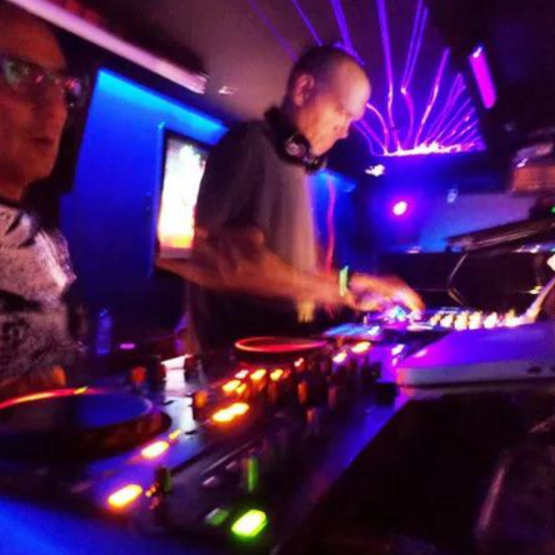 djs